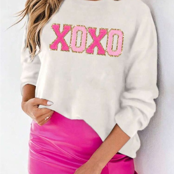New white EMBROIDERY XOXO SWEATER - Picture 3 of 3